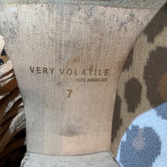 Very Volatile leopard peep toe booties - Picture 2 of 3